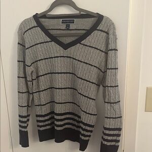Karen Scott Women’s V-Neck Sweater in Gray and blue. Size small.smoke free home.